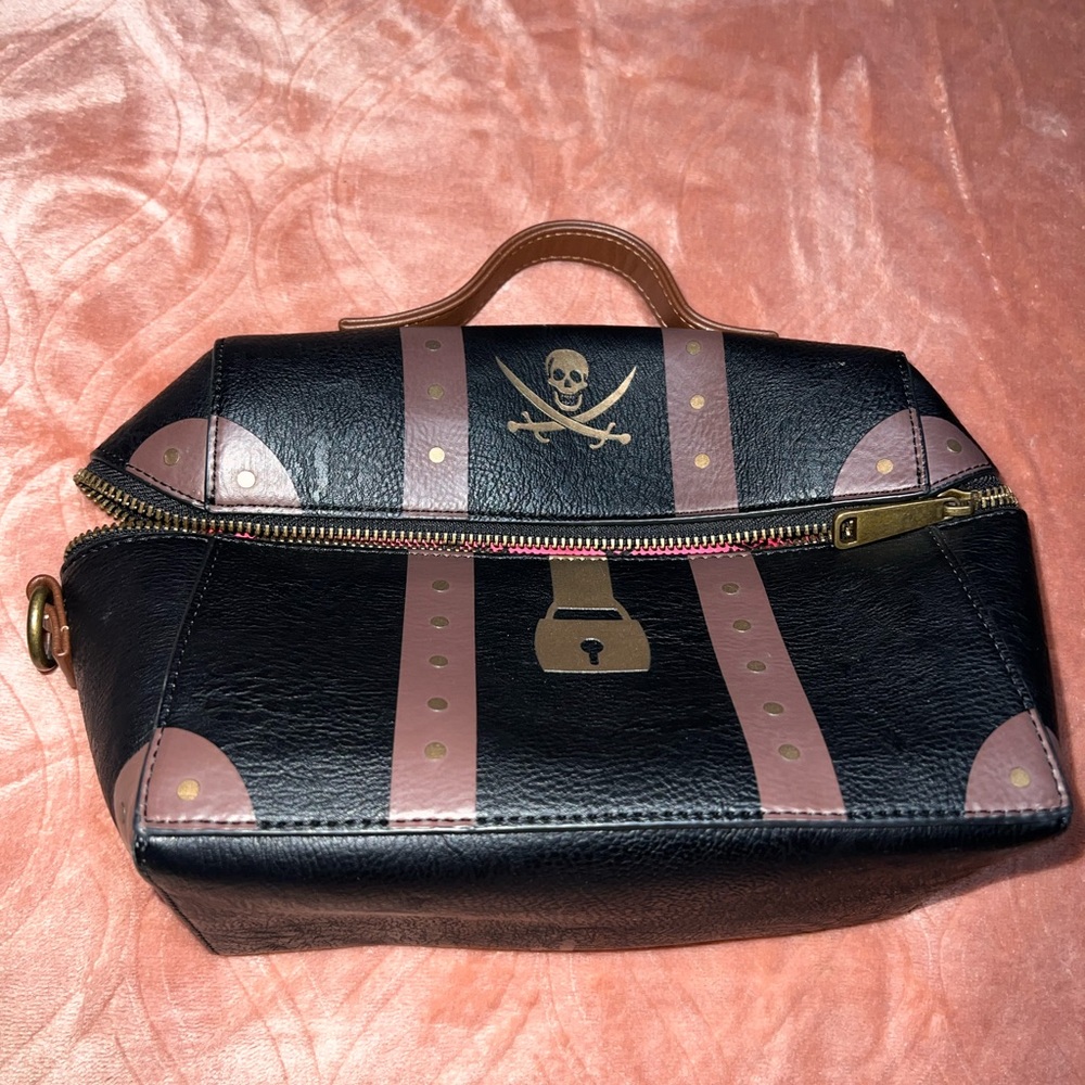 Redd Treasure Chest Handbag – Pirates of the Caribbean